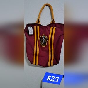 Universal Studios Gryffindor  Tote Bag New With Tag